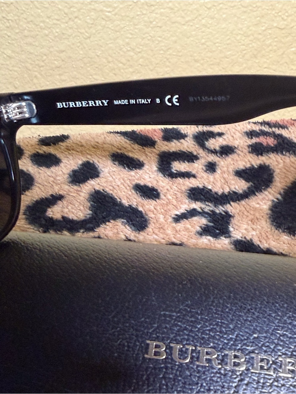 Burberry Pink & Black Graphic Print Women's Sunglasses - Picture 4 of 4